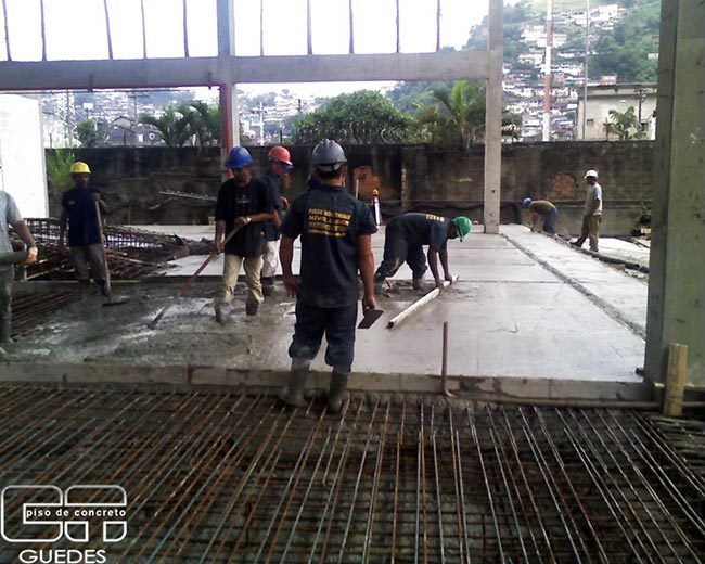 Execução de piso de concreto armado